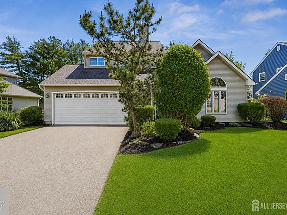 3rd image of 3 Longbrook Ln