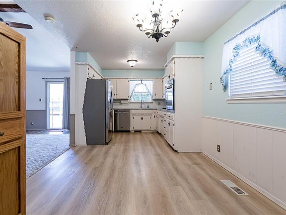 4th image of 119 Mockingbird Ln