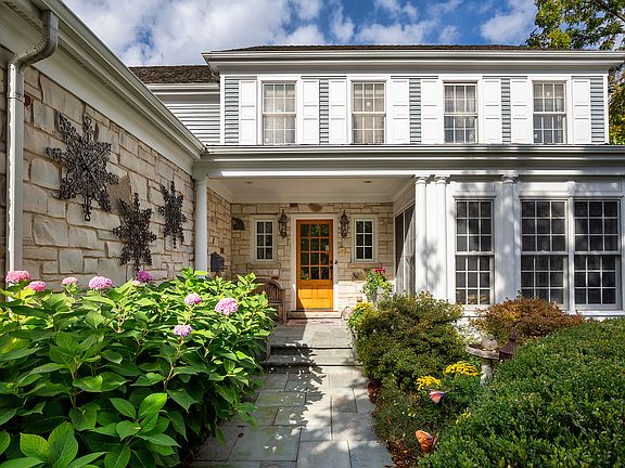 2nd image of 2369 Larkdale Dr