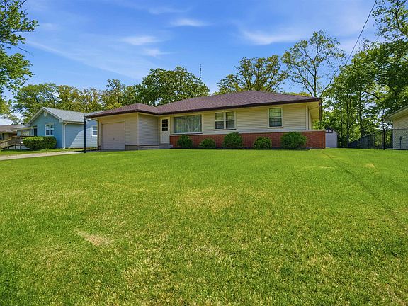 3rd image of 122 Field Grove Ct