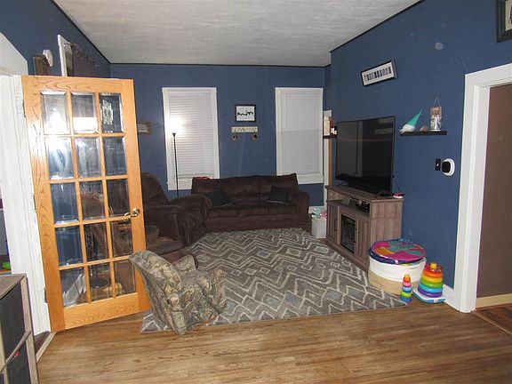 5th image of 105 N Perkins Ave