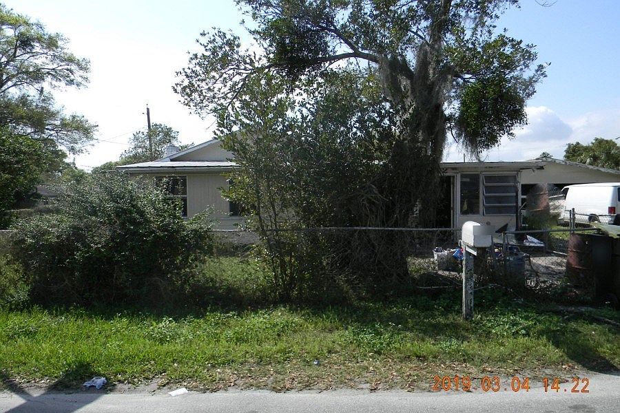 1st image of 902 N Davis Ave