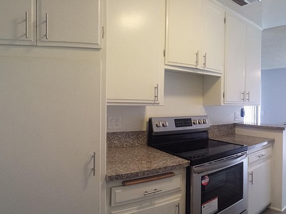 5th image of 8011 Romaine St APT 211