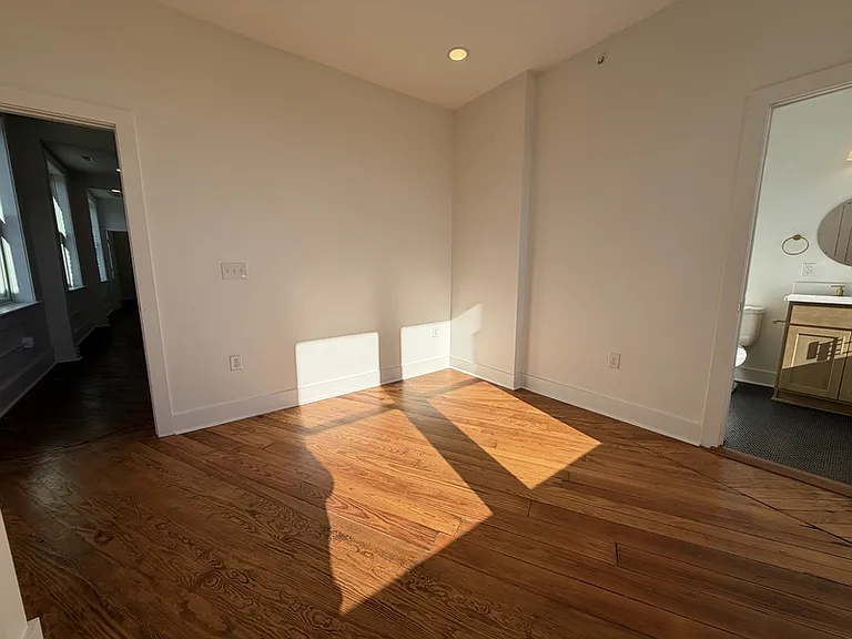 901 5th St #302 — Photo 15