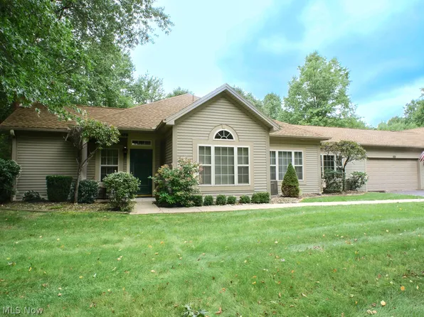 6 Hunters Woods Blvd #A, Canfield, OH 44406