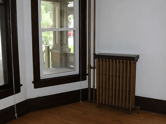 3rd image of 409 W Washington Ave #12543573