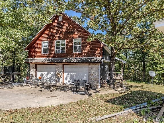Detached Garage w/ Apartment Above