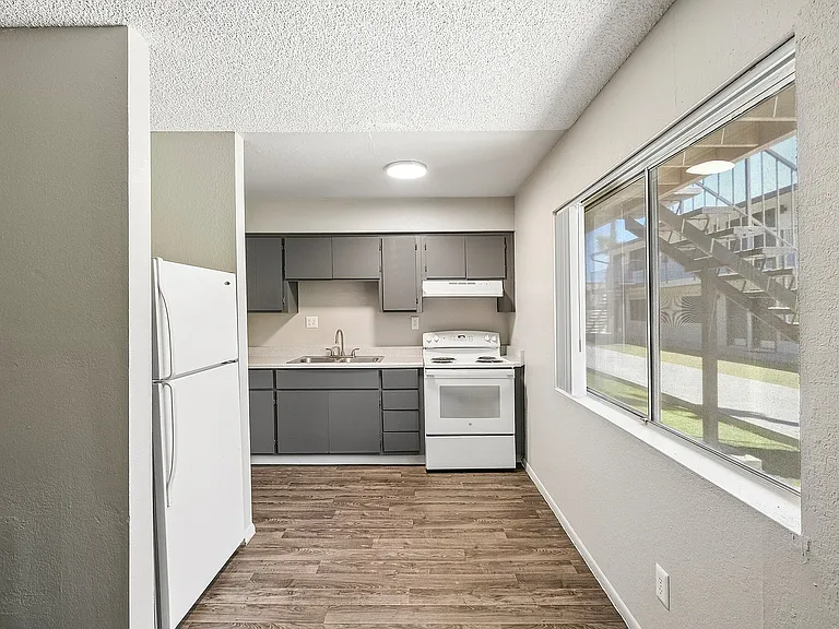 15-web-or-mls-N 23rd Ave-S0307-015