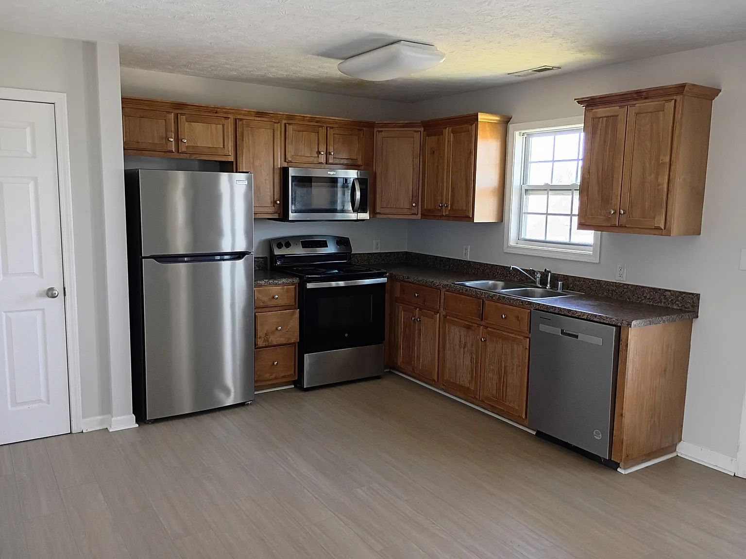 290 Creekwood Avenue - B — Photo 1