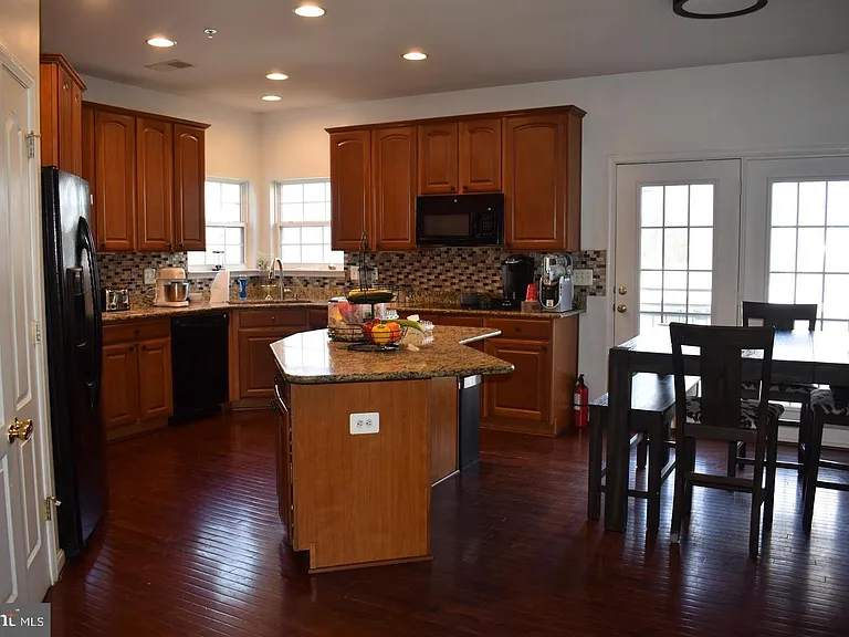 2900 Valerian Ln — Photo 11