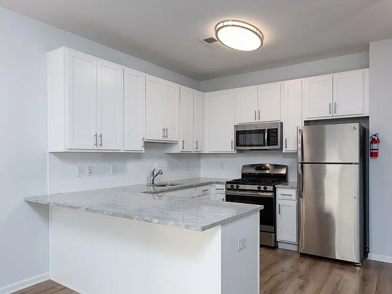 29 Washington Ave — Photo 12
