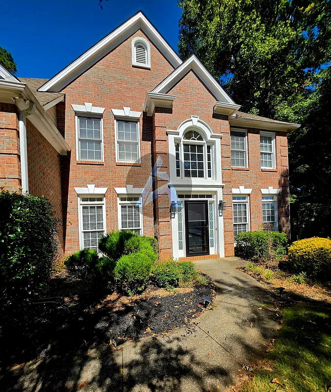 5 bed, 2.5 bath, 3253 sqft, $3,100 — Photo 2