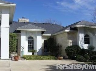 19 Park Place Dr, Gonzales, TX 78629