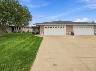 1812 Clubhouse Dr NE, Stewartville, MN 55976