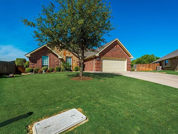 3rd image of 728 Stribling Dr