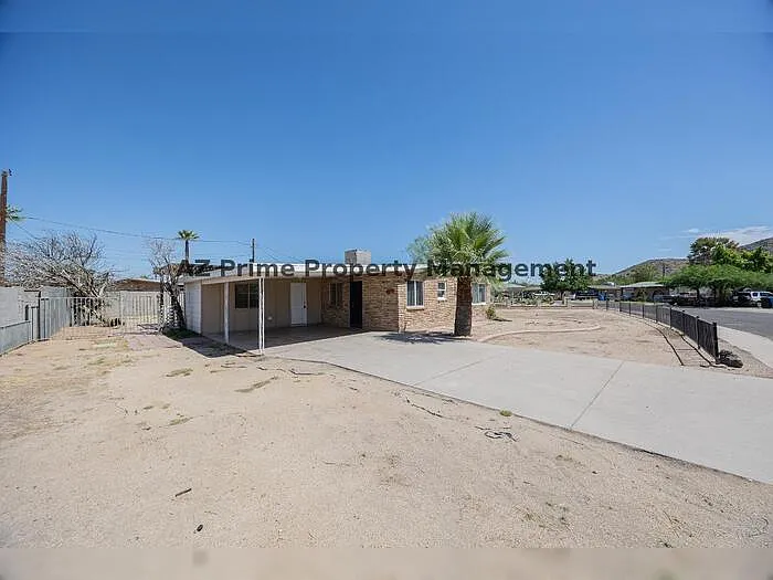 2130 W Cortez St — Photo 1