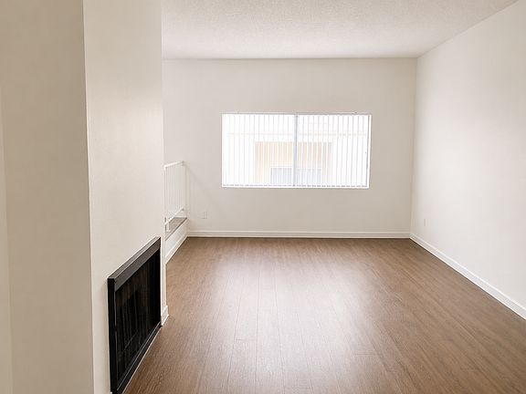 3rd image of 14805 Magnolia Blvd APT 201