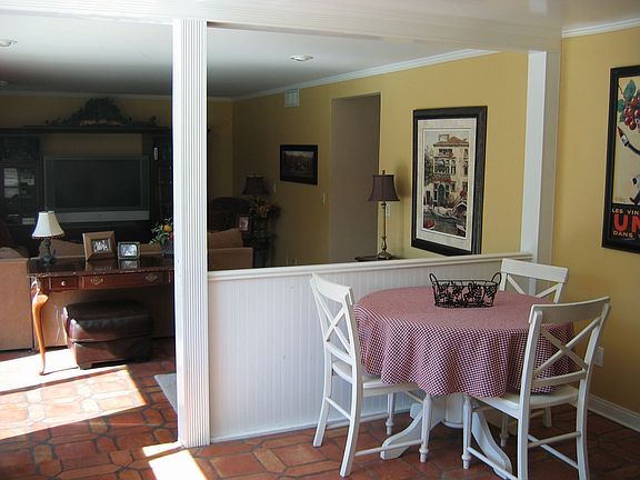 Cozy breakfast nook in kitchen.