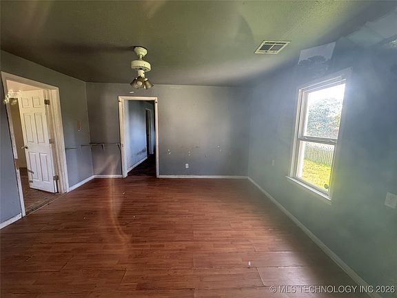 2nd image of 1600 S Park St