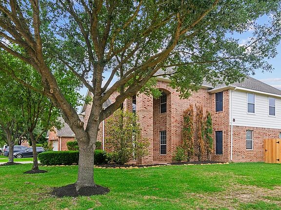 Side view of CORNER LOT with RECENT FENCE UPGRADE into backyard POOL & SPA.