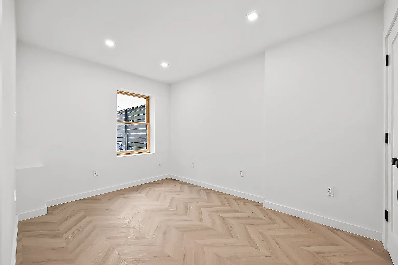 105 Gates Avenue — Photo 3