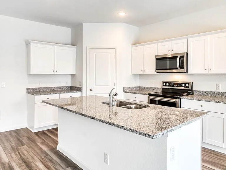 720 Holly St — Photo 1