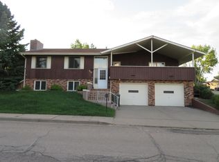 806 Custer Dr NW, Mandan, ND 58554