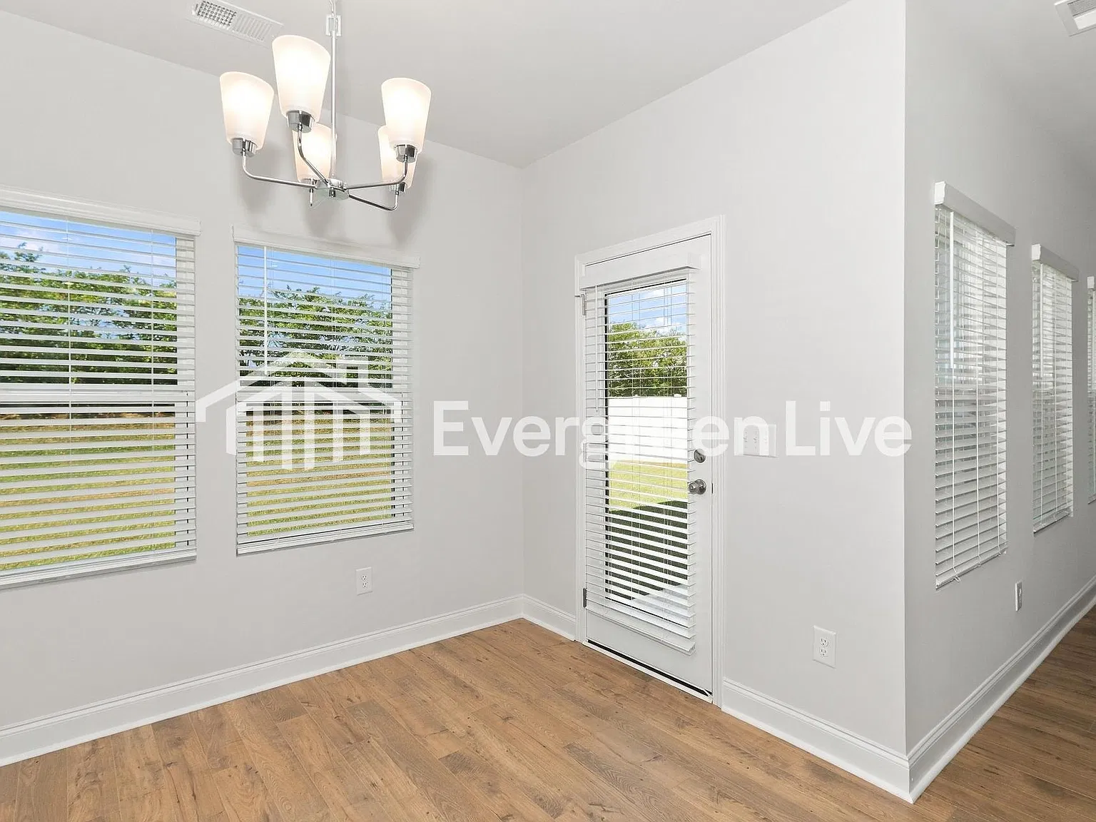 3 bed, 2.0 bath, 1654 sqft, $1,695 — Photo 4