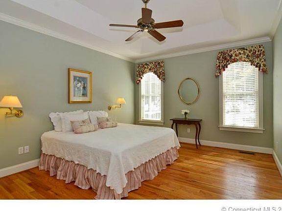 5th image of 56 Montauk Way