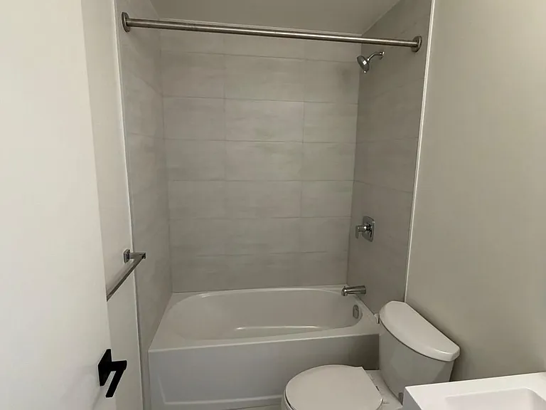 33 Erie Ave #602 — Photo 6