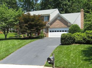 9585 Burnt Oak Dr, Fairfax Station, VA 22039