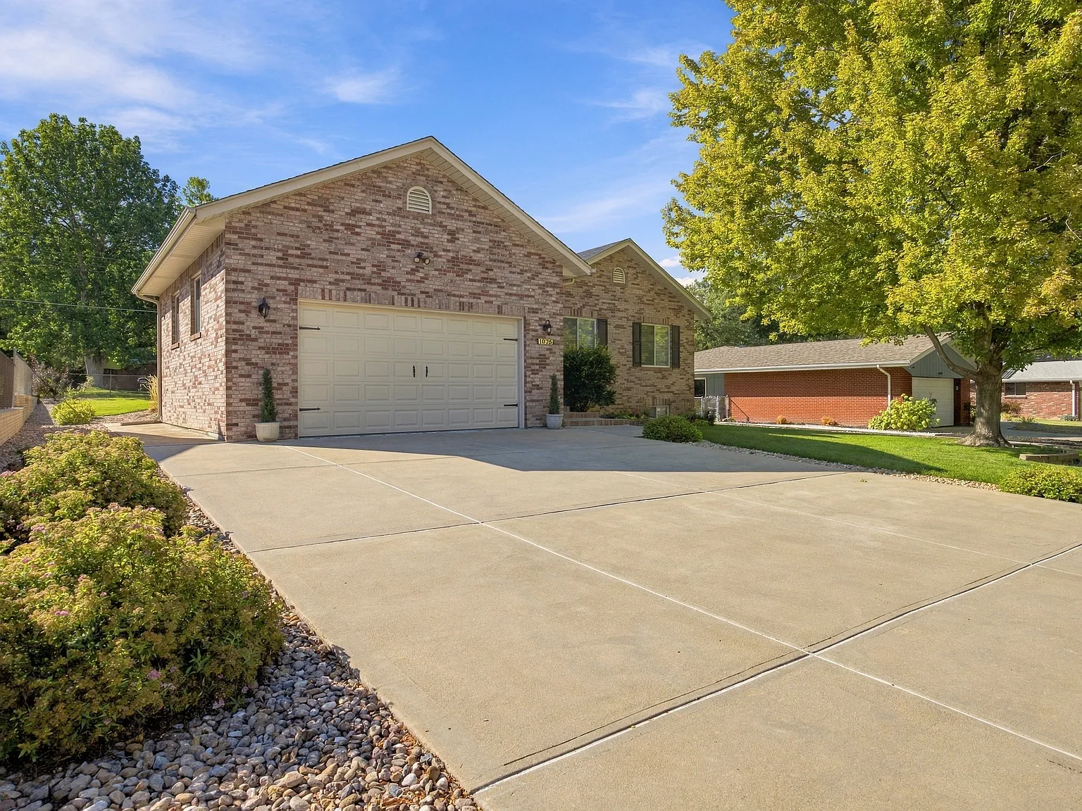3 bed, 3260 sqft, $3,350 — Photo 2
