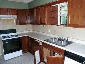 4th image of 1600 Whispering Pines St