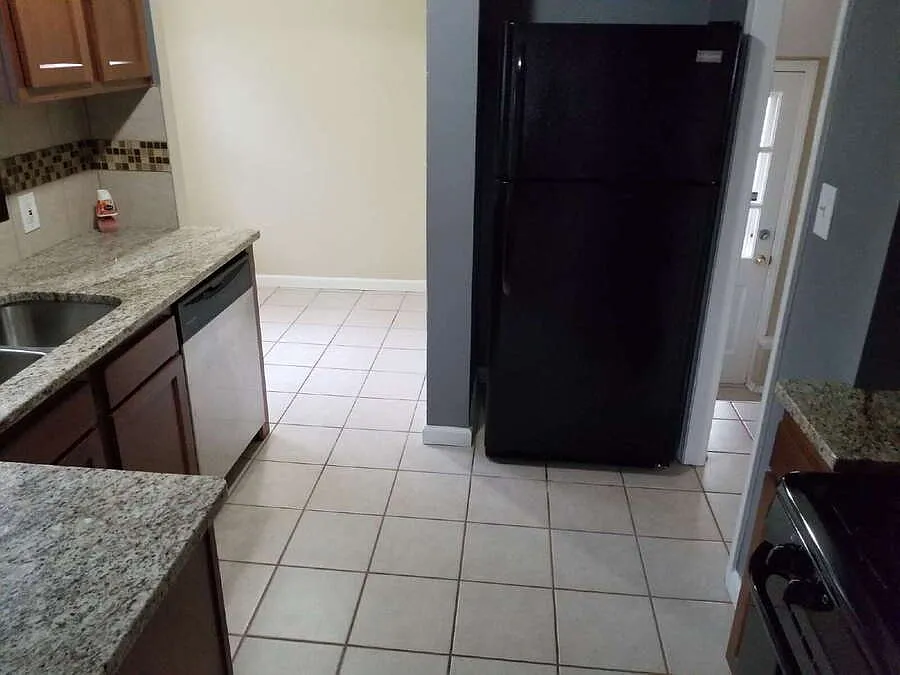 3-Bedroom, 1.5-Bath Home with Granite Kitchen & Detached 2-Car Garage in Cleveland Heights (Welco... — Photo 4