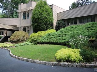 38 Carteret Rd, Allendale, NJ 07401