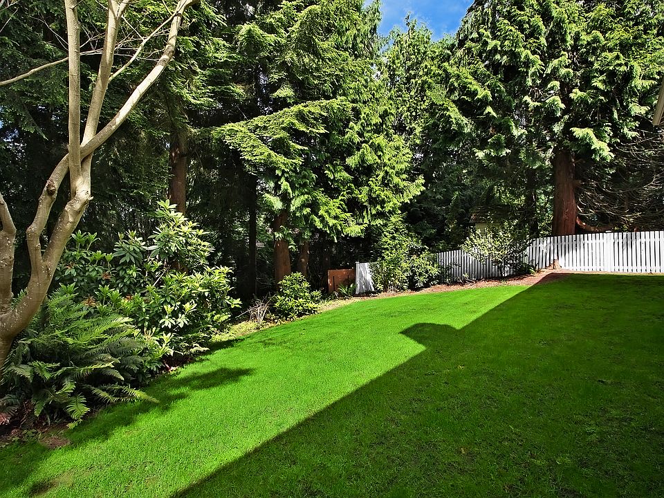 2nd image of 21032 NE 44th St