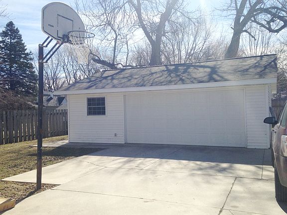 2nd image of 411 19th St
