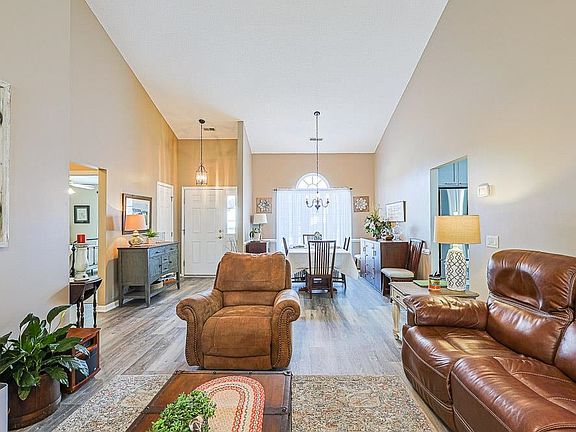 4th image of 1088 Vestry Dr.