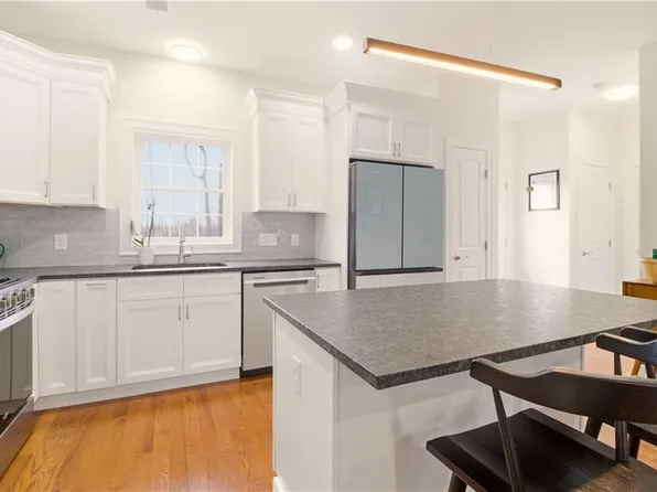 26 Kensington Way, Johnston, RI 02919