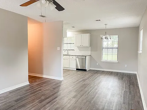 210 Thomas St Photo 1