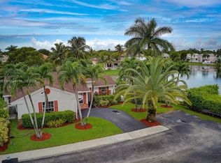 1001 Meadowwood Ter, Davie, FL 33325