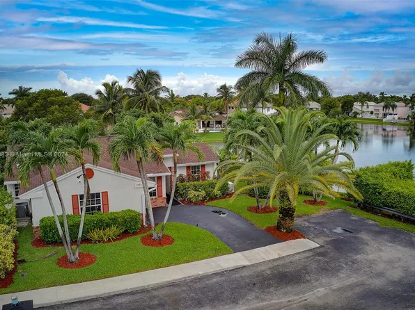 1001 Meadowwood Ter, Davie, FL 33325