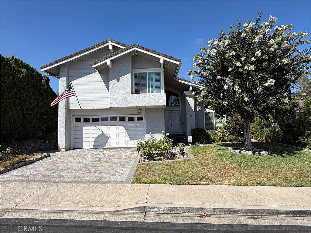 4 bed, 2.5 bath, 2616 sqft, $5,375 — Photo 2