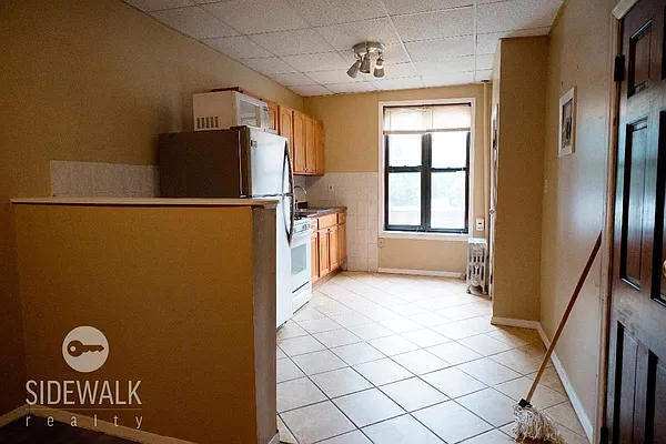 Rented by Sidewalk Realty LLC | media 2