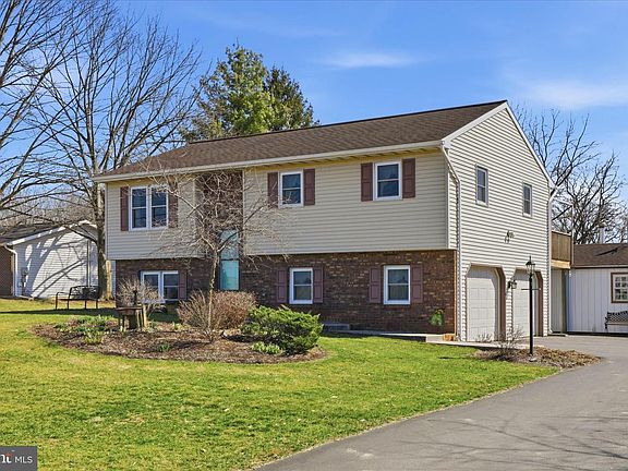 4th image of 3481 Mount Joy Rd