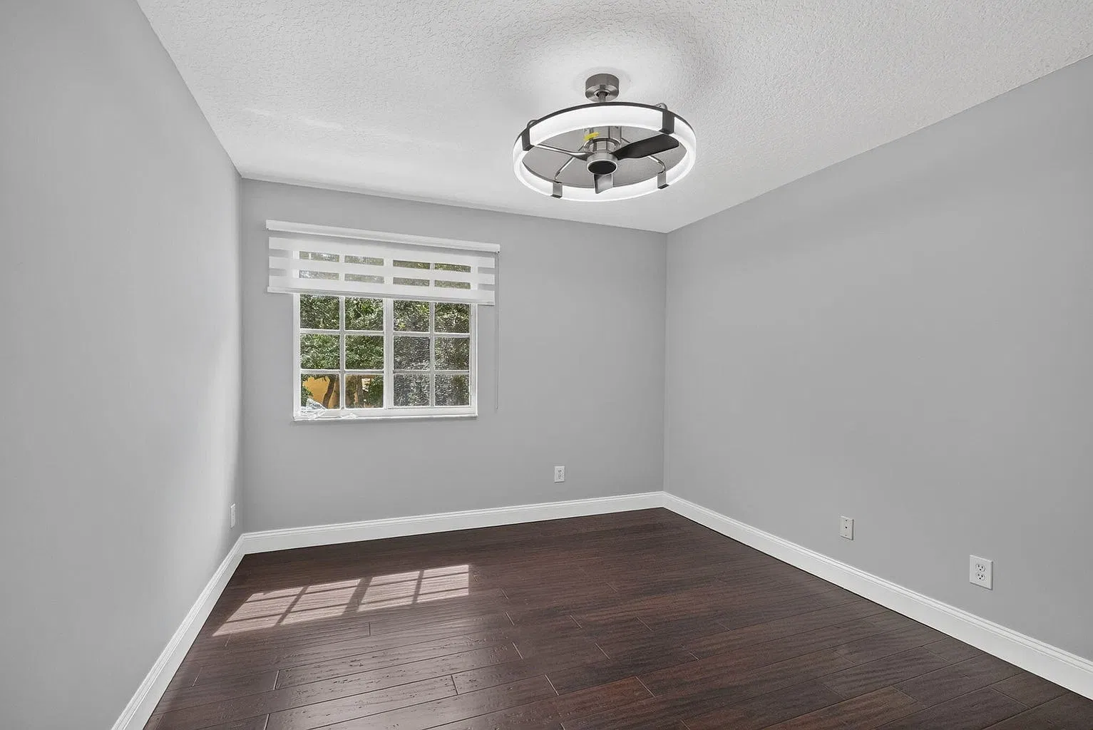 3 bed, 2.5 bath, 1939 sqft, $4,300 — Photo 4