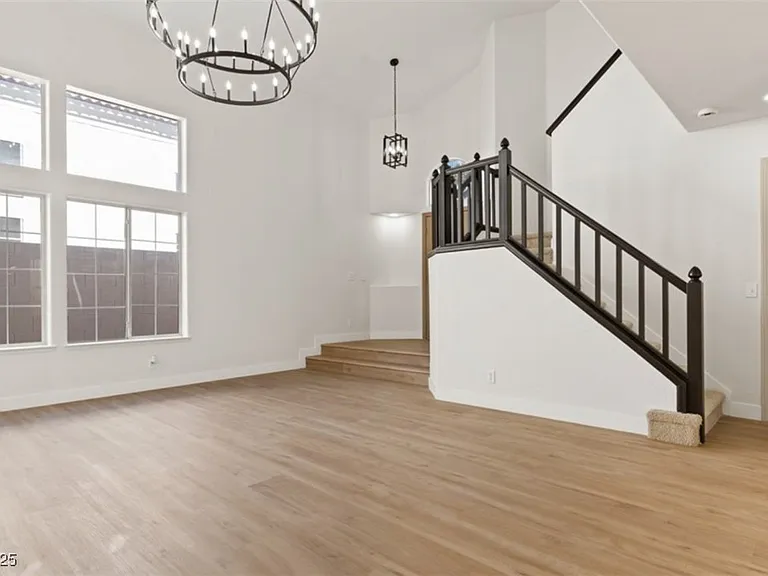 7837 Millhopper Ave — Photo 3