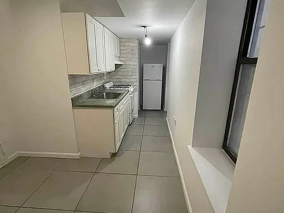 2nd image of 4022 67th St #D