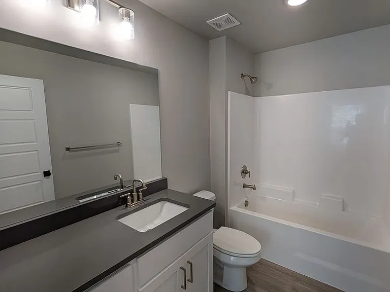 5560 Trueman #C — Photo 29