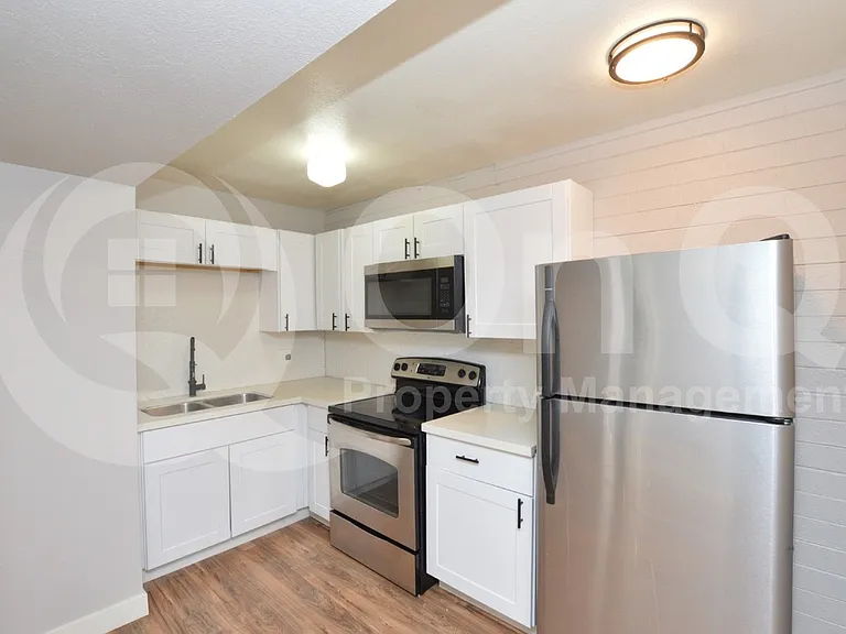 6040 N 21st Ave #5 — Photo 3
